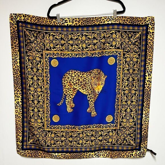 GIORGIO MORESCO Accessories - NEW GIORGIO MORESCO ITALIAN BEAUTIFUL LEOPARD PRINT SCARF